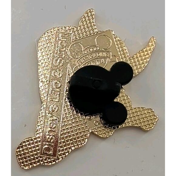 Walt Disney World Pin Lilo Hugging Stitch 2004 31022 - Picture 2 of 3